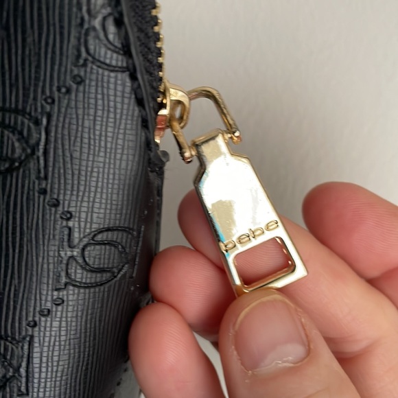 Bebe Black Bag -zip top closure gold hardware removable shoulder strap- - Picture 10 of 15